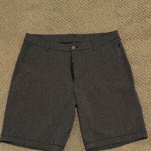 Lululemon commission Classic 9in short size 33